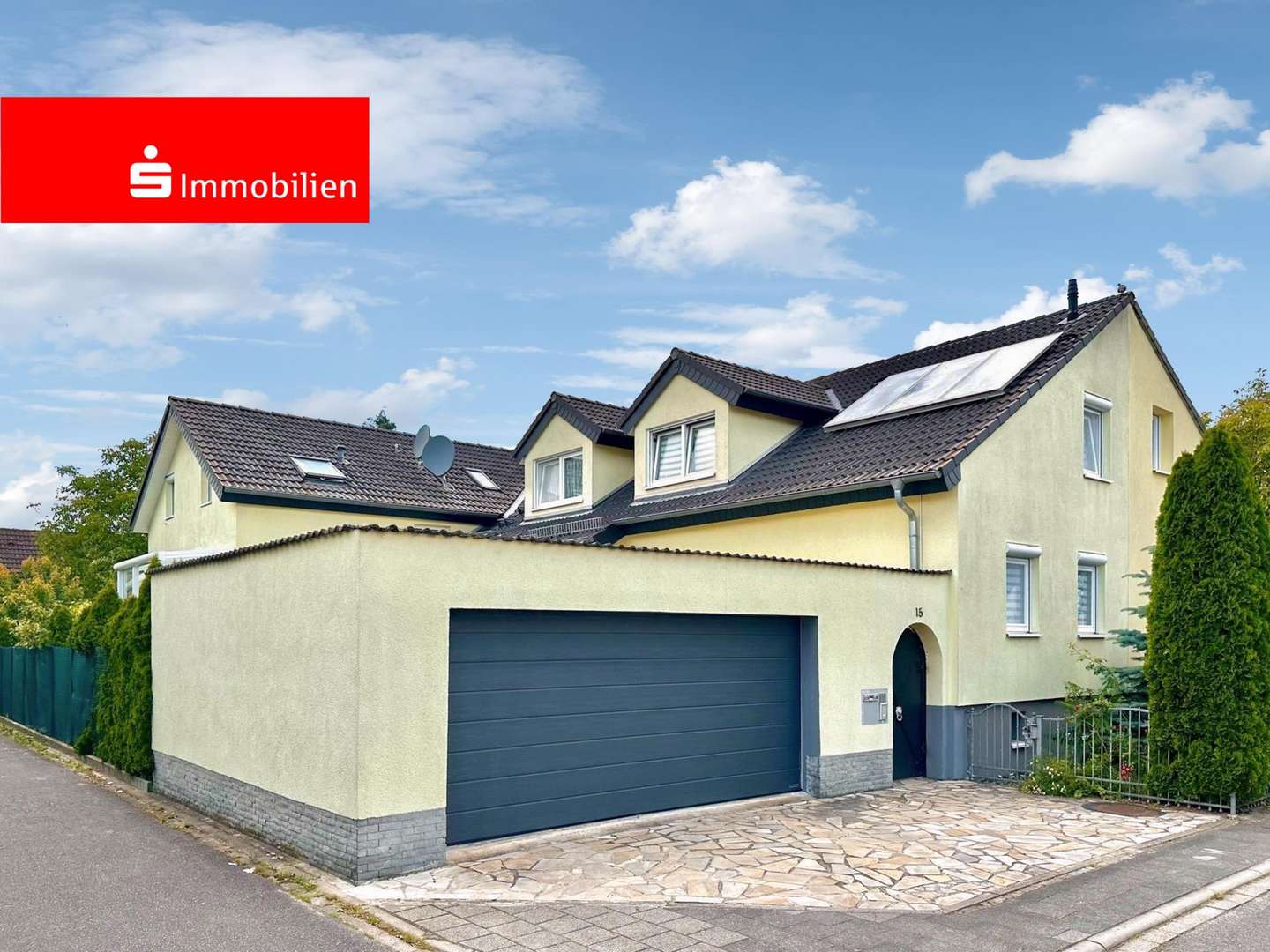 Vorderansicht Gesamtanwesen - Zweifamilienhaus in 63071 Offenbach mit 228m² kaufen