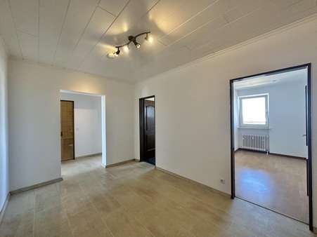 Flur - Dachgeschosswohnung in 63067 Offenbach mit 81m² kaufen