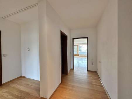 Flur - Etagenwohnung in 63067 Offenbach mit 90m² kaufen