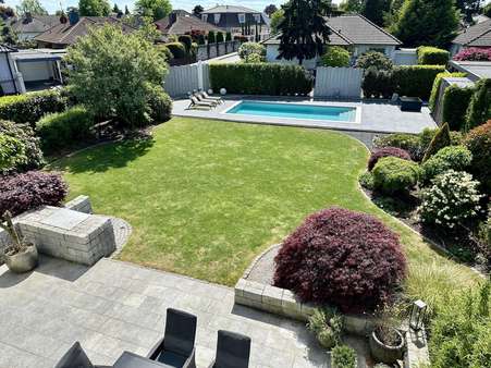 Garten mit Pool - Villa in 63150 Heusenstamm mit 256m² kaufen