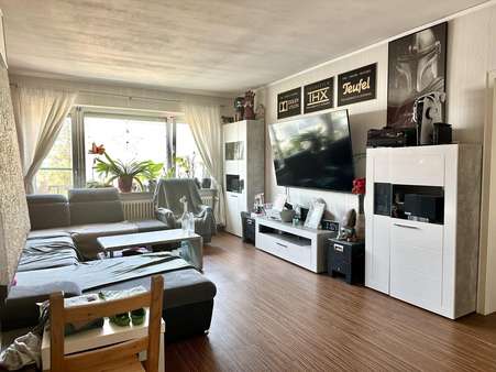 Wohnzimmer - Etagenwohnung in 63165 Mühlheim mit 99m² kaufen