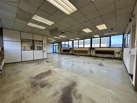 Hallen- / Lagerfläche Hallen- / Lagerfläche - Halle in 63071 Offenbach mit 291m² kaufen