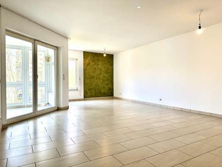 Wohn- und Esszimmer - Etagenwohnung in 63073 Offenbach mit 98m² kaufen