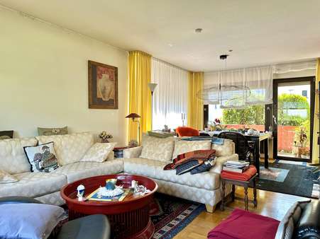 Wohnzimmer im Erdgeschoss Wohnzimmer im Erdgeschoss - Einfamilienhaus in 63075 Offenbach mit 143m² kaufen