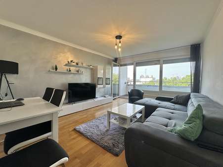 Wohn-/Esszimmer - Etagenwohnung in 63065 Offenbach mit 68m² kaufen