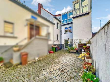 Hofansicht - Stadthaus in 63150 Heusenstamm mit 142m² kaufen