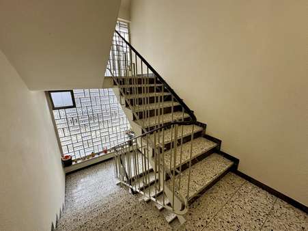 Treppenhaus - Mehrfamilienhaus in 63165 Mühlheim mit 259m² kaufen