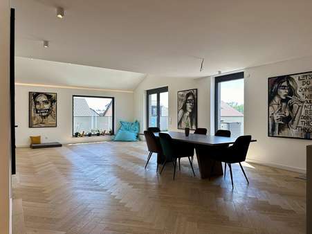 Wohn-/ Esszimmer - Galerie in 63500 Seligenstadt mit 211m² mieten