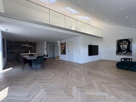 Wohn-/ Esszimmer mit offener Küche - Galerie in 63500 Seligenstadt mit 211m² mieten