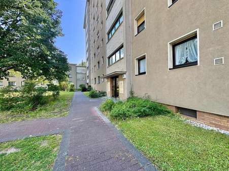 Zugang zum Haus Zugang zum Haus - Etagenwohnung in 63071 Offenbach mit 78m² kaufen