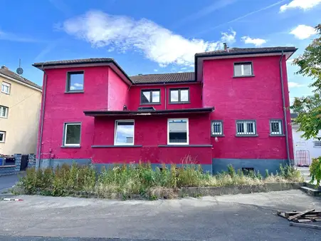 Leerstehendes Wohnhaus mit 18 Einzelzimmern und Stellplätzen! 