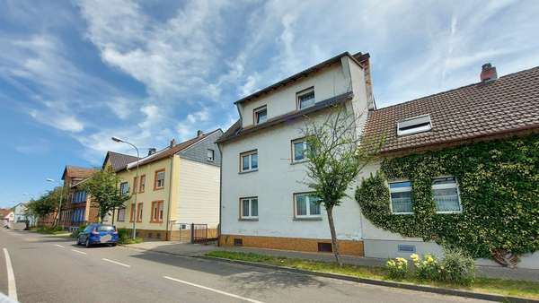 Straßenansicht - Einfamilienhaus in 63457 Hanau mit 156m² kaufen