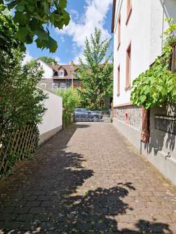 Hofeinfahrt - Mehrfamilienhaus in 63452 Hanau mit 306m² kaufen