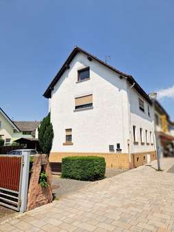 Seitenansicht - Zweifamilienhaus in 63505 Langenselbold mit 144m² kaufen
