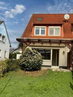Außenansicht Gartenseite - Doppelhaushälfte in 61130 Nidderau mit 109m² kaufen
