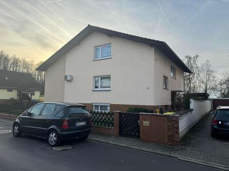 Ansicht seitlich - Einfamilienhaus in 63594 Hasselroth mit 195m² kaufen