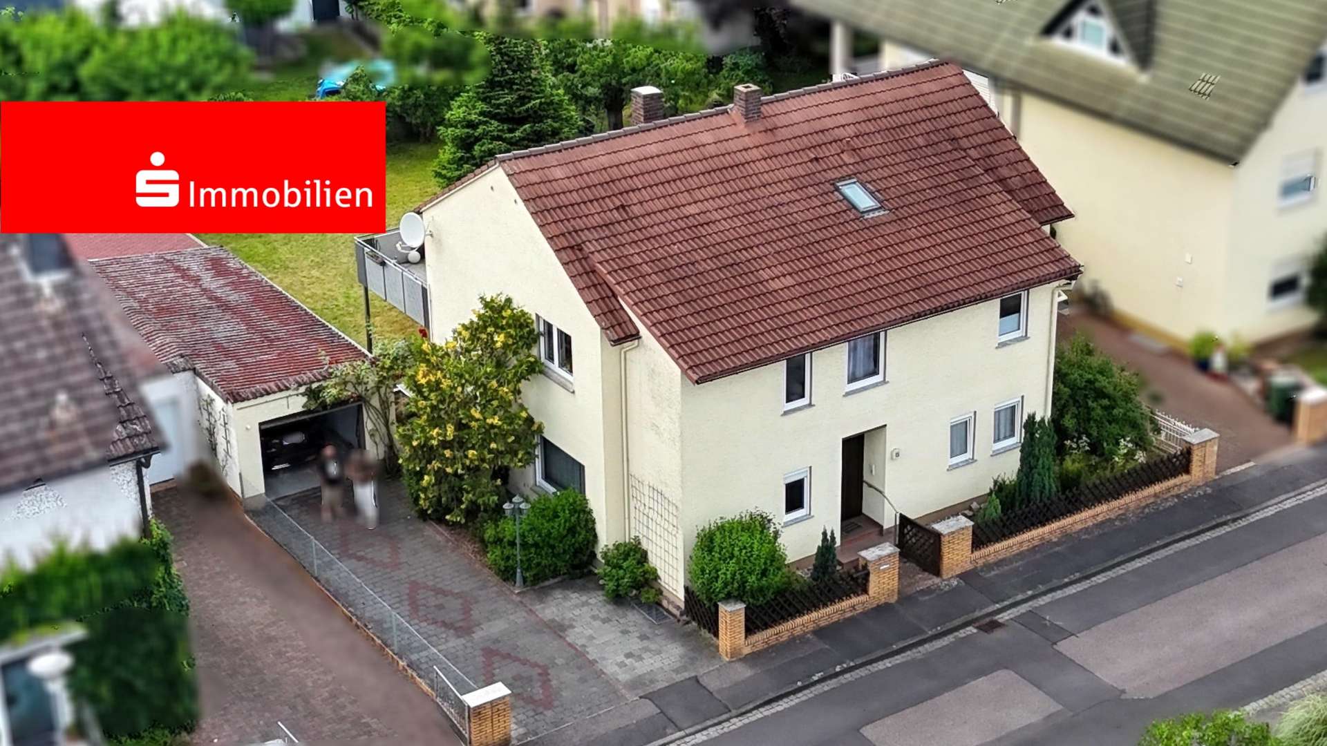 Vorderseite von Oben - Zweifamilienhaus in 63538 Großkrotzenburg mit 175m² kaufen