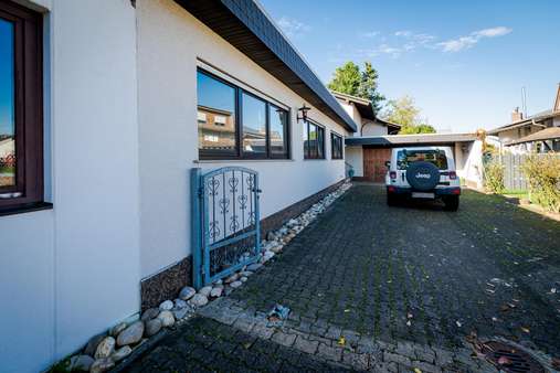 Außenansicht Parken - Villa in 64832 Babenhausen mit 217m² kaufen