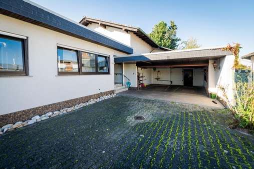 Außenansicht Parken - Villa in 64832 Babenhausen mit 217m² kaufen