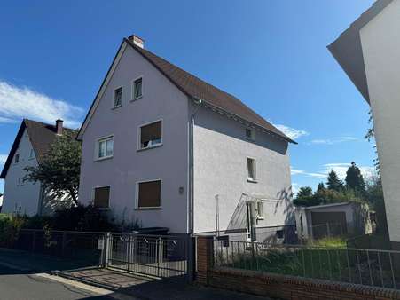 Ansicht Strassenseite - Etagenwohnung in 63543 Neuberg mit 76m² kaufen