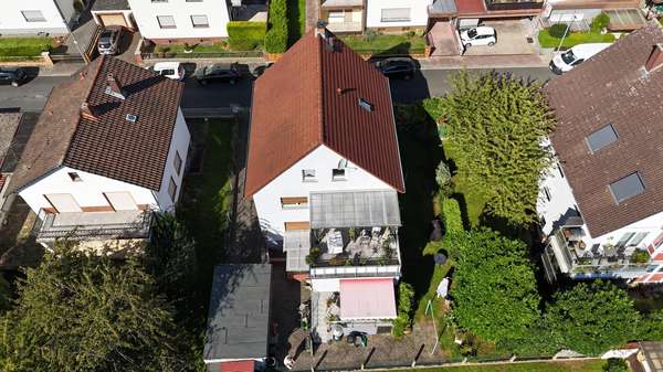 Rückseite mit Dachterrasse - Etagenwohnung in 63543 Neuberg mit 76m² kaufen