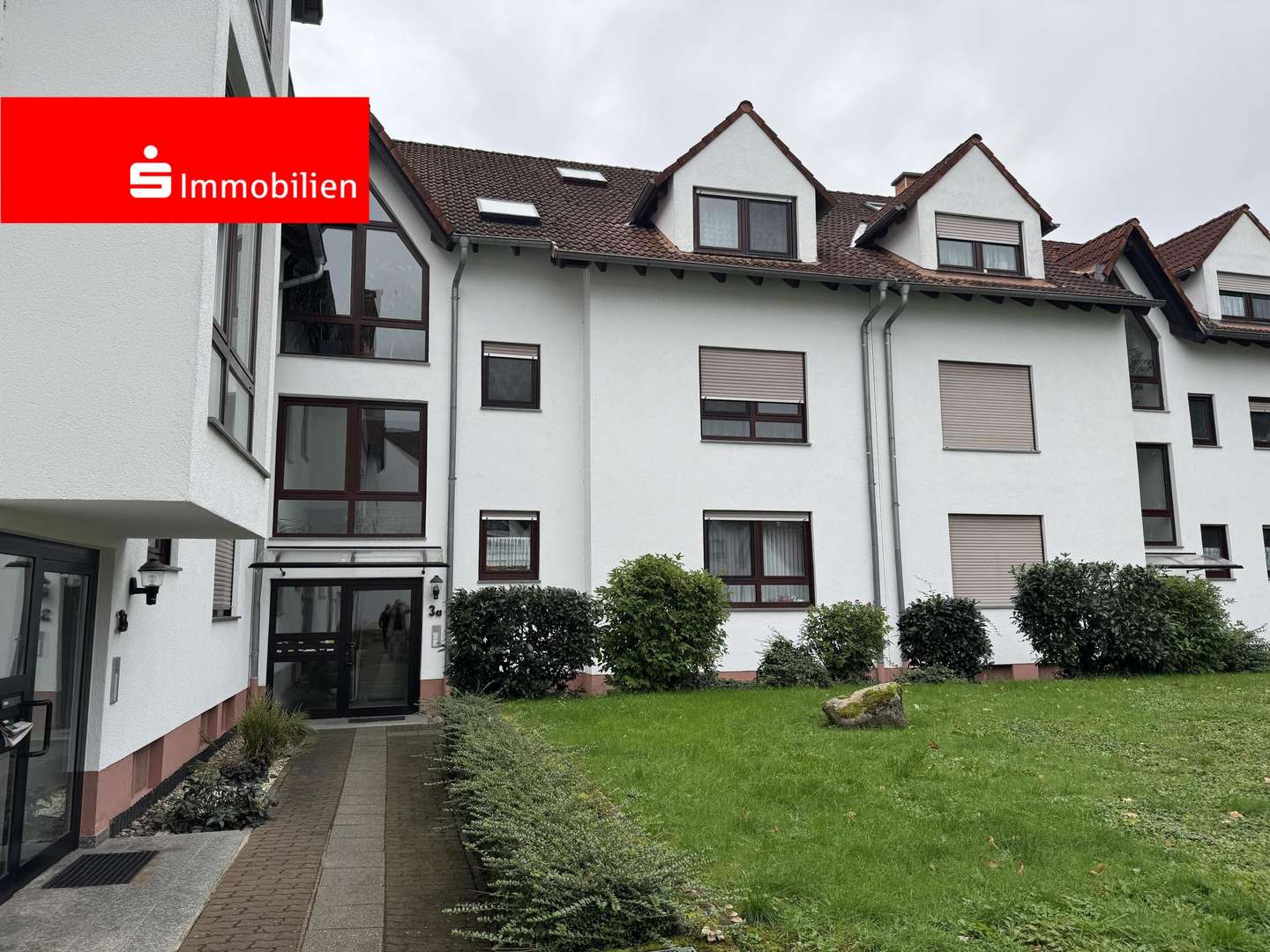 Innenhof - Ansicht Gebäude - Etagenwohnung in 63543 Neuberg mit 64m² kaufen