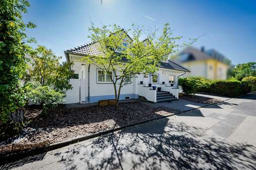Straßenansicht Straßenansicht - Einfamilienhaus in 63454 Hanau mit 234m² kaufen