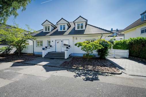 Straßenansicht Straßenansicht - Einfamilienhaus in 63454 Hanau mit 234m² kaufen