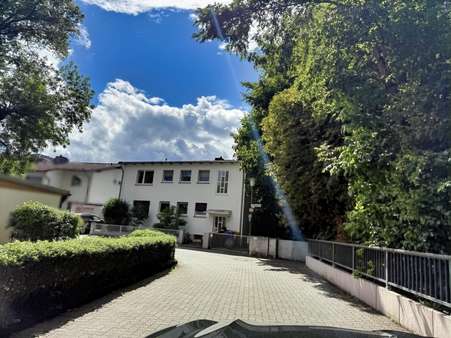 Blick von der Straße - Zweifamilienhaus in 63450 Hanau mit 172m² kaufen