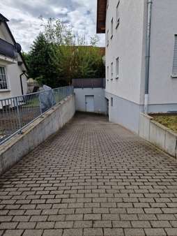 Einfahrt zur Tiefgarage und dem Fahrradraum - Wohnung in 63457 Hanau mit 50m² als Kapitalanlage kaufen