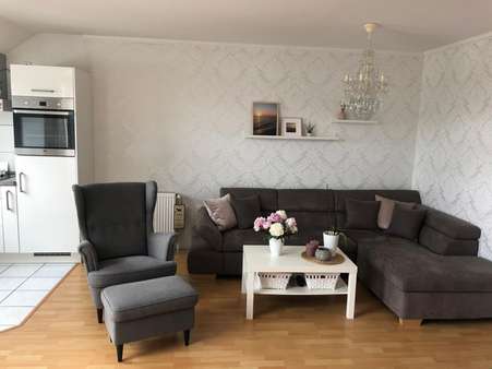 Wohnbereich vor Mietbezug Wohnbereich vor Mietbezug - Dachgeschosswohnung in 63454 Hanau mit 80m² als Kapitalanlage kaufen