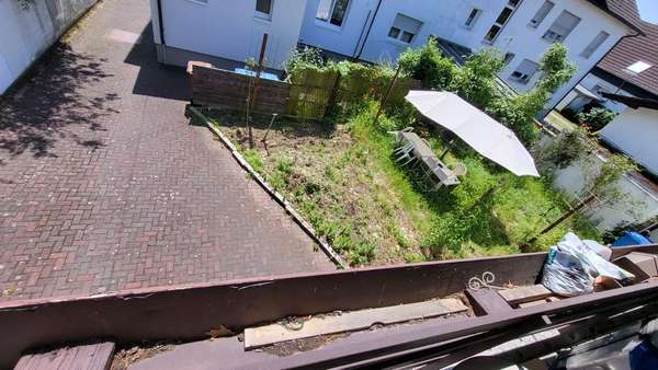 Vorplatz - Hof - Einfamilienhaus in 63517 Rodenbach mit 98m² kaufen