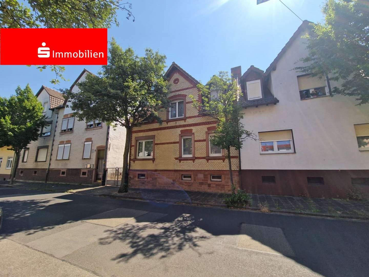 Straßenansicht Straßenansicht - Zweifamilienhaus in 63457 Hanau mit 106m² kaufen