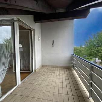 Überdachter Balkon Überdachter Balkon - Dachgeschosswohnung in 63456 Hanau mit 53m² kaufen