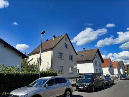Straßenseite Straßenseite - Zweifamilienhaus in 63538 Großkrotzenburg mit 195m² kaufen