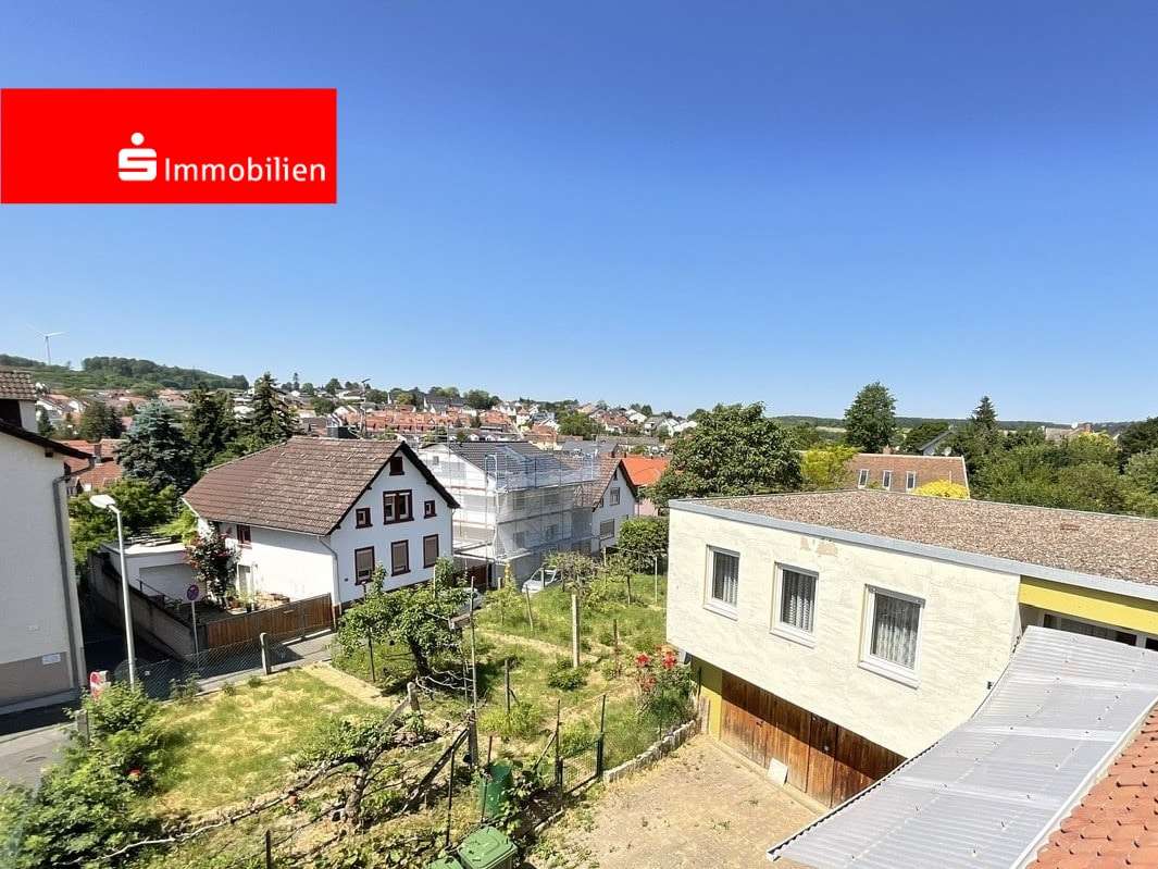 Blick auf Garten Blick auf Garten - Zweifamilienhaus in 64372 Ober-Ramstadt mit 189m² kaufen