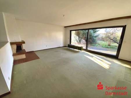 Wohnbereich mit Kamin - Reihenendhaus in 64342 Seeheim-Jugenheim mit 172m² kaufen