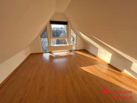 wohnlich nutzbarer Raum 2 Spitzboden - Zweifamilienhaus in 64367 Mühltal mit 224m² kaufen
