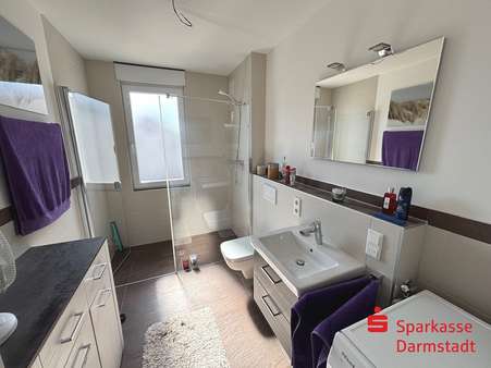 Badezimmer - Etagenwohnung in 64331 Weiterstadt mit 84m² kaufen