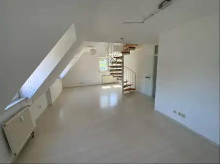 4-Zimmer Dachgeschoss-Maisonette-Wohnung am Ballonplatz