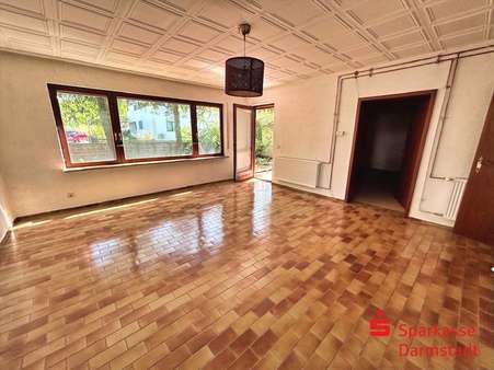 Zimmer mit Zugang auf Terrasse - Einfamilienhaus in 64297 Darmstadt mit 166m² kaufen