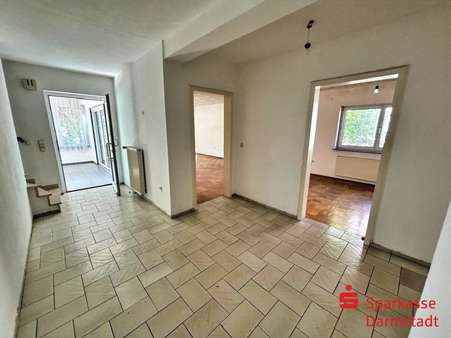 Flur im Eingangsbereich - Einfamilienhaus in 64291 Darmstadt mit 192m² kaufen