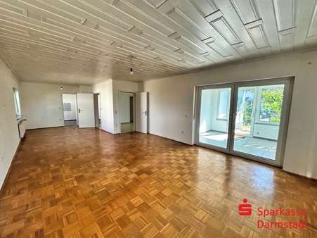 Großzügiges Wohnzimmer - Einfamilienhaus in 64291 Darmstadt mit 192m² kaufen