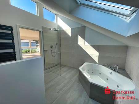 Helles Badezimmer - Reihenmittelhaus in 64625 Bensheim mit 90m² kaufen