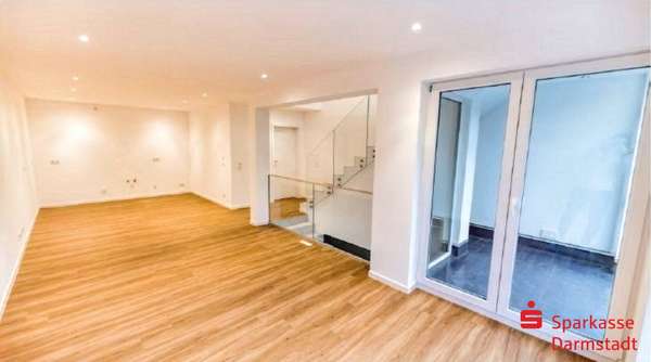 Wohn- und Essbereich mit Loggia - Reihenmittelhaus in 64625 Bensheim mit 90m² kaufen