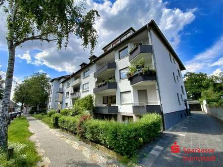 Ansicht von Straßenseite - Dachgeschosswohnung in 64285 Darmstadt mit 63m² kaufen