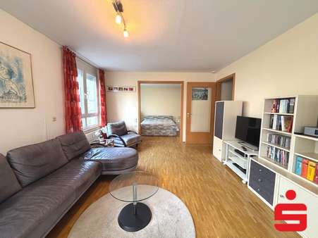 Wohnzimmer mit Blick zum Schlafzimmer Wohnzimmer mit Blick zum Schlafzimmer - Etagenwohnung in 64283 Darmstadt mit 59m² kaufen