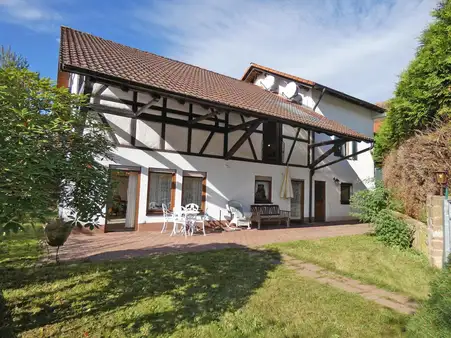 Fachwerkcharme trifft auf naturverbundene Lage - Mehrgenerationen wohnen ist hier möglich!