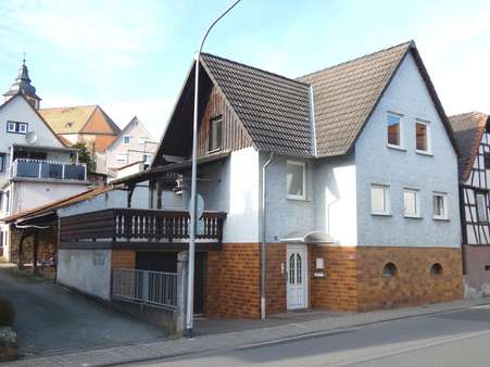 Ansicht Straßenseite - Einfamilienhaus in 64747 Breuberg mit 93m² kaufen