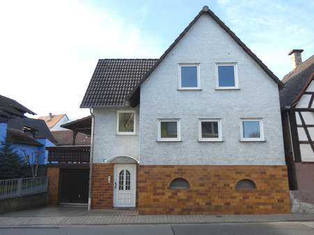 Ansicht Straßenseite - Einfamilienhaus in 64747 Breuberg mit 93m² kaufen